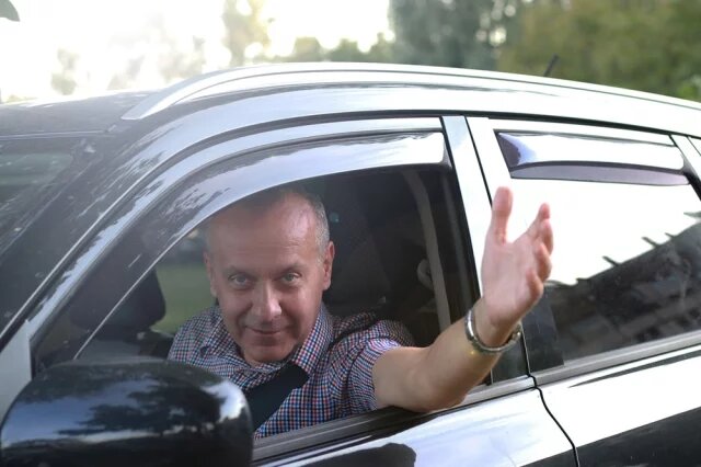    Что означает выражение «ни гвоздя, ни жезла»?