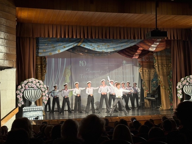 Голос так и не вернулся, но это не помешало провести вечер в Доме Актёра.