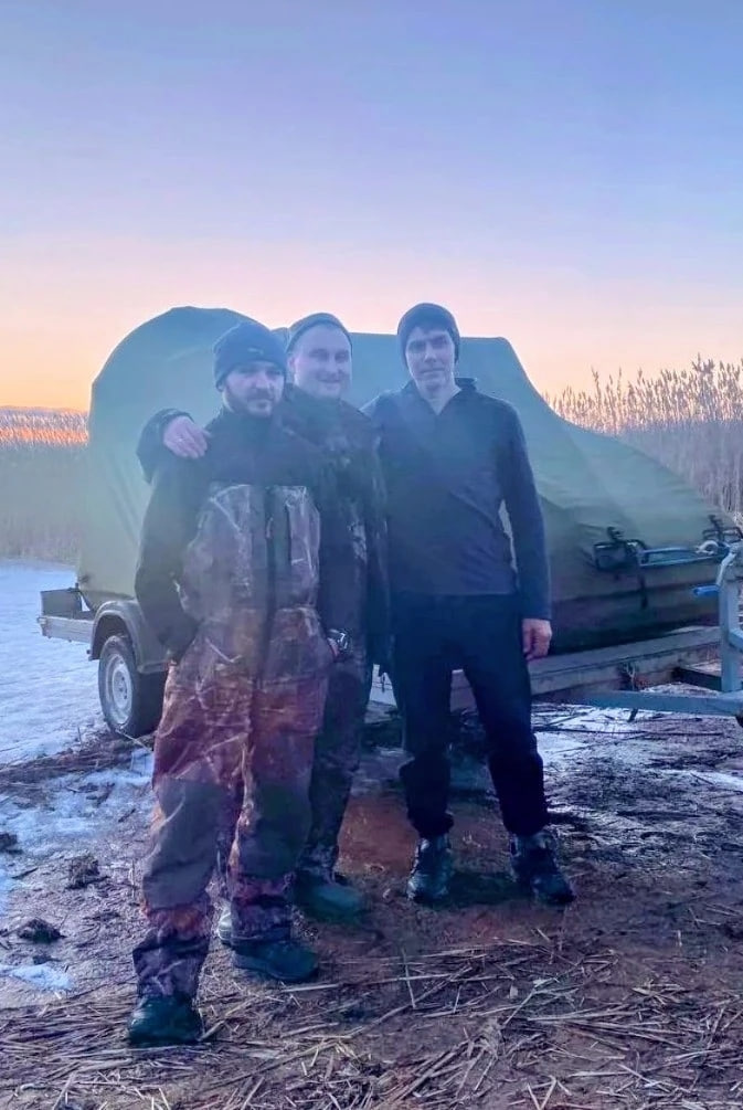 14 марта 2026 года. Чудское озеро, залив Лахта. Псковичи Владимир Пантелеев, Валерий Петров и Максим Степанчук на аэролодке 14 марта 2026 года оказались в нужном месте в нужное время. Фото Владимира Пантелеева