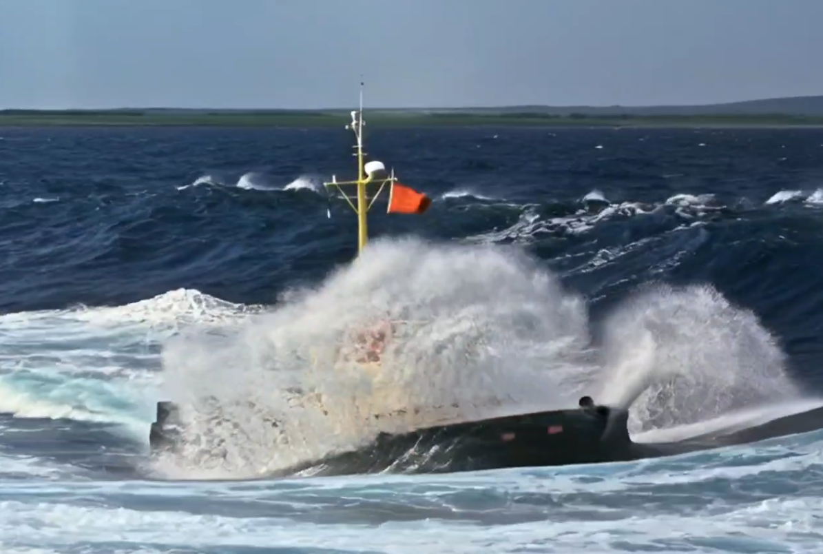 КЖ-170 штормует. 