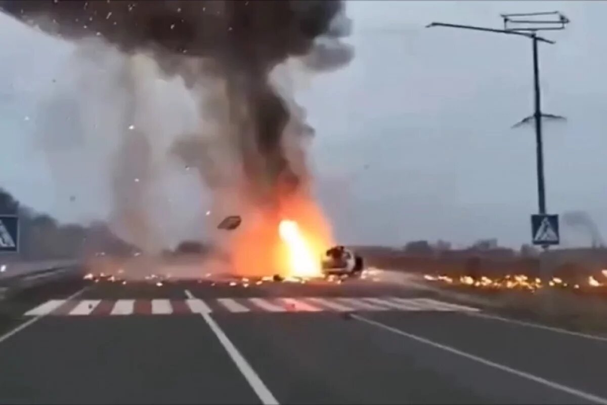    ВС РФ нанесли серию ударов по военным и промышленным целям на Украине.