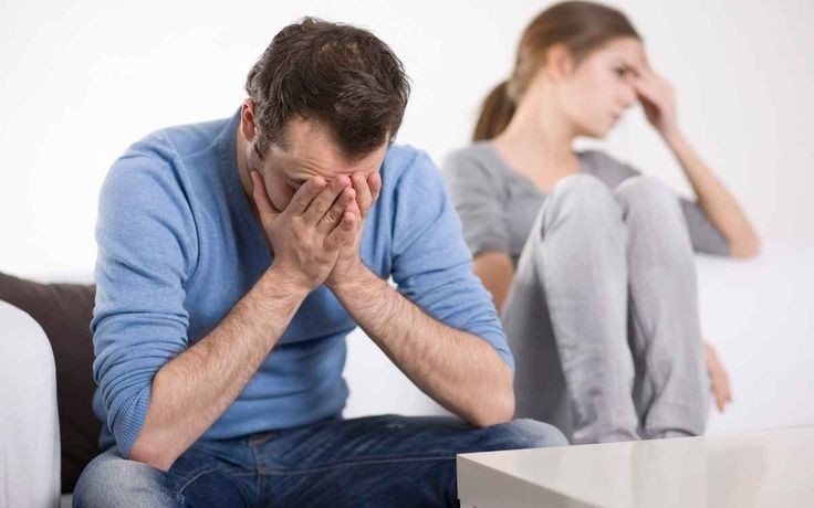 Написывает другим женщинам