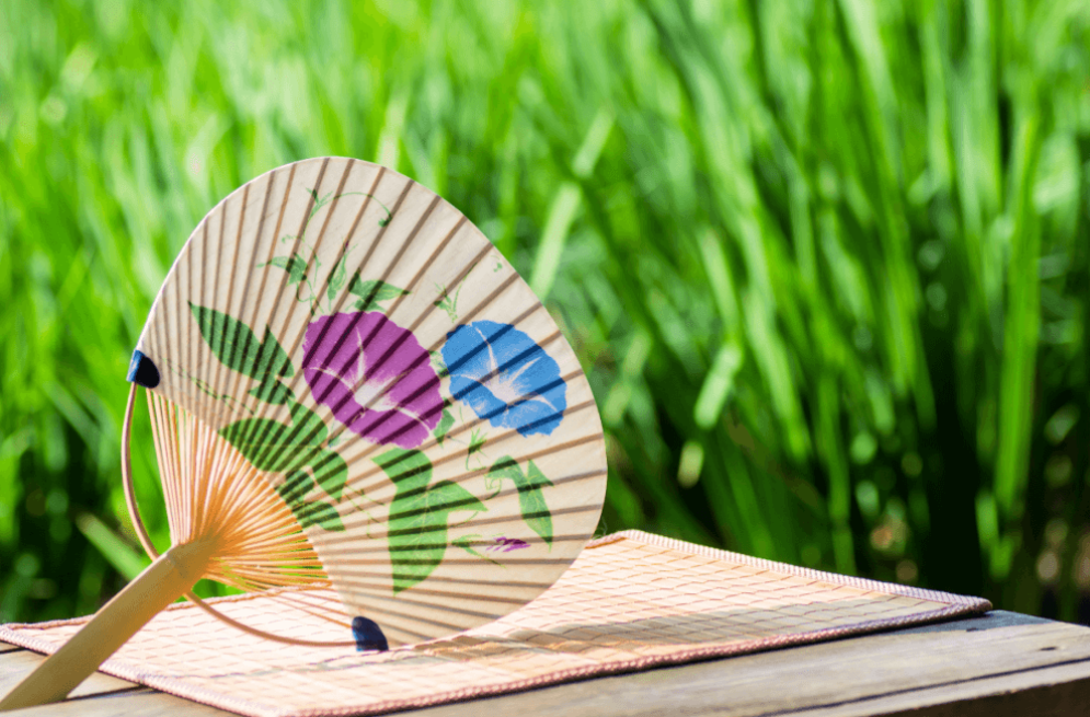 Видите одна бамбучина расщепляетс на рамку и каркас - цельная работа