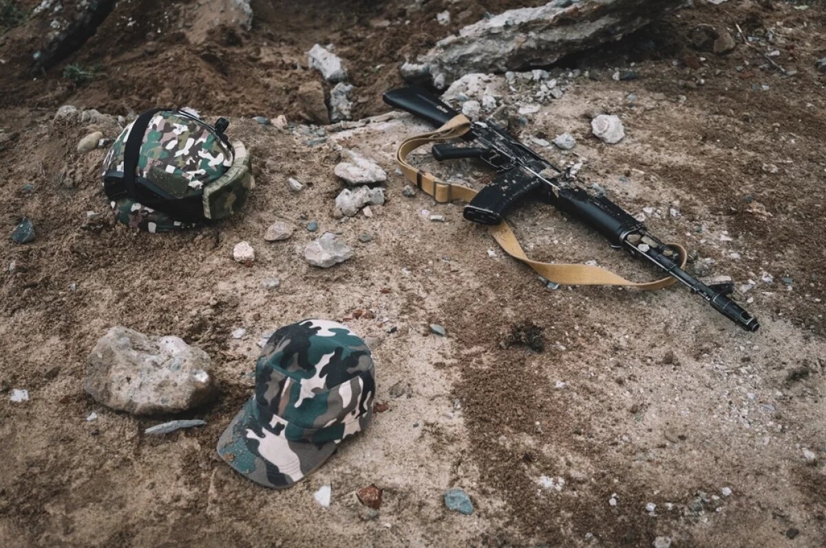    Украинские СМИ сообщают о бесславной гибели двух боевиков, которые хотели подзаработать на сбитом российском дроне.