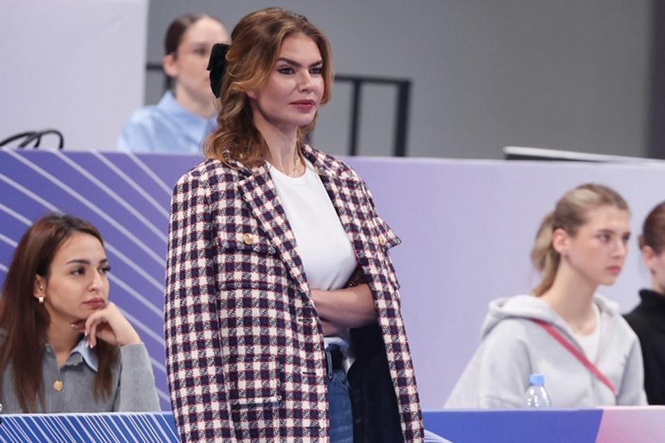    Алина Кабаева появилась на международных соревнованиях в Санкт-Петербурге. Фото: сайт академии «Небесная грация».