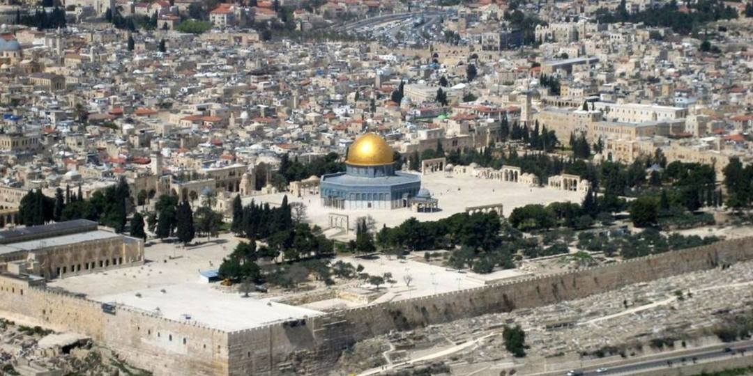 Как переводится название города "Иерусалим" и какой народ его основал?