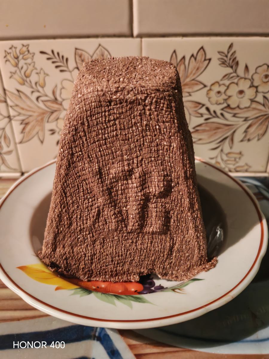 Готовая шоколадная Пасха. Фотография автора