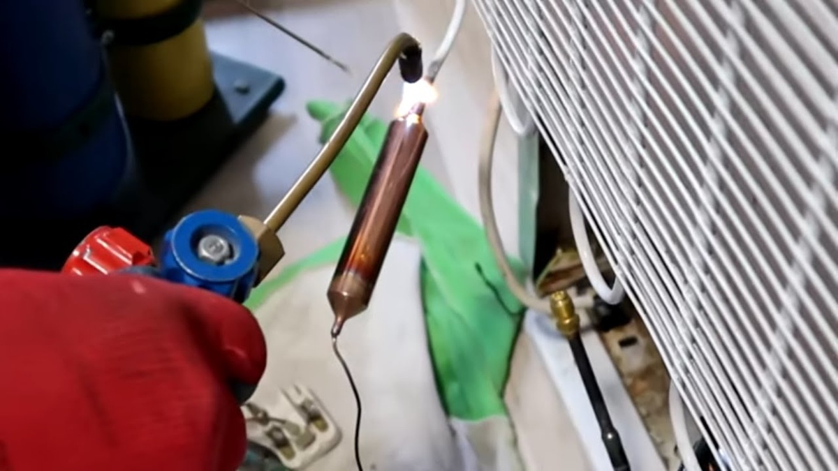 Так выглядит фильтр-осушитель бытового холодильника