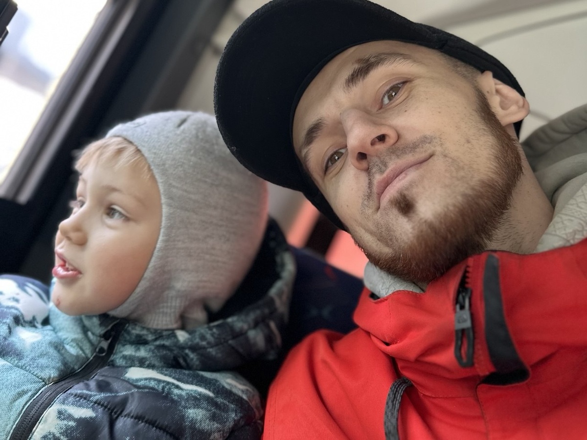 просто фото с сыном из автобуса)