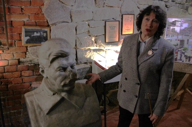    Бюст Сталина — самый крупный экспонат музея. Фото: «АиФ-Дальинформ»/ Наталья Львова