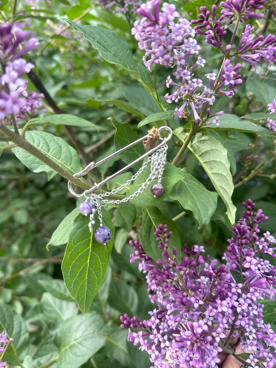 Брошь с чароитом