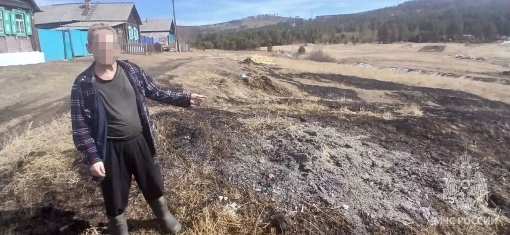 Огонь едва не перекинулся на дома в городе Забайкалья из-за высыпанной золы