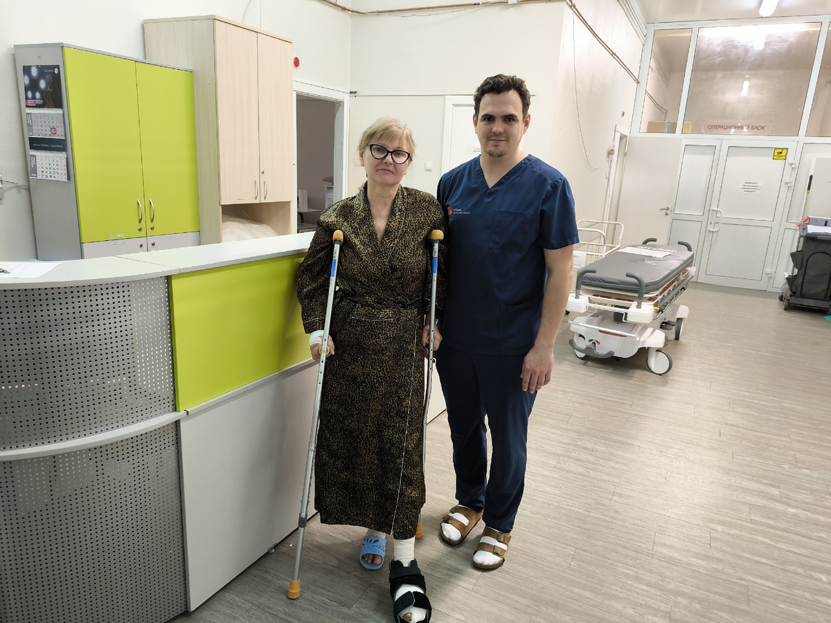 Елена Григорьевна накануне выписки со своим хирургом Матвеем Дмитриевичем