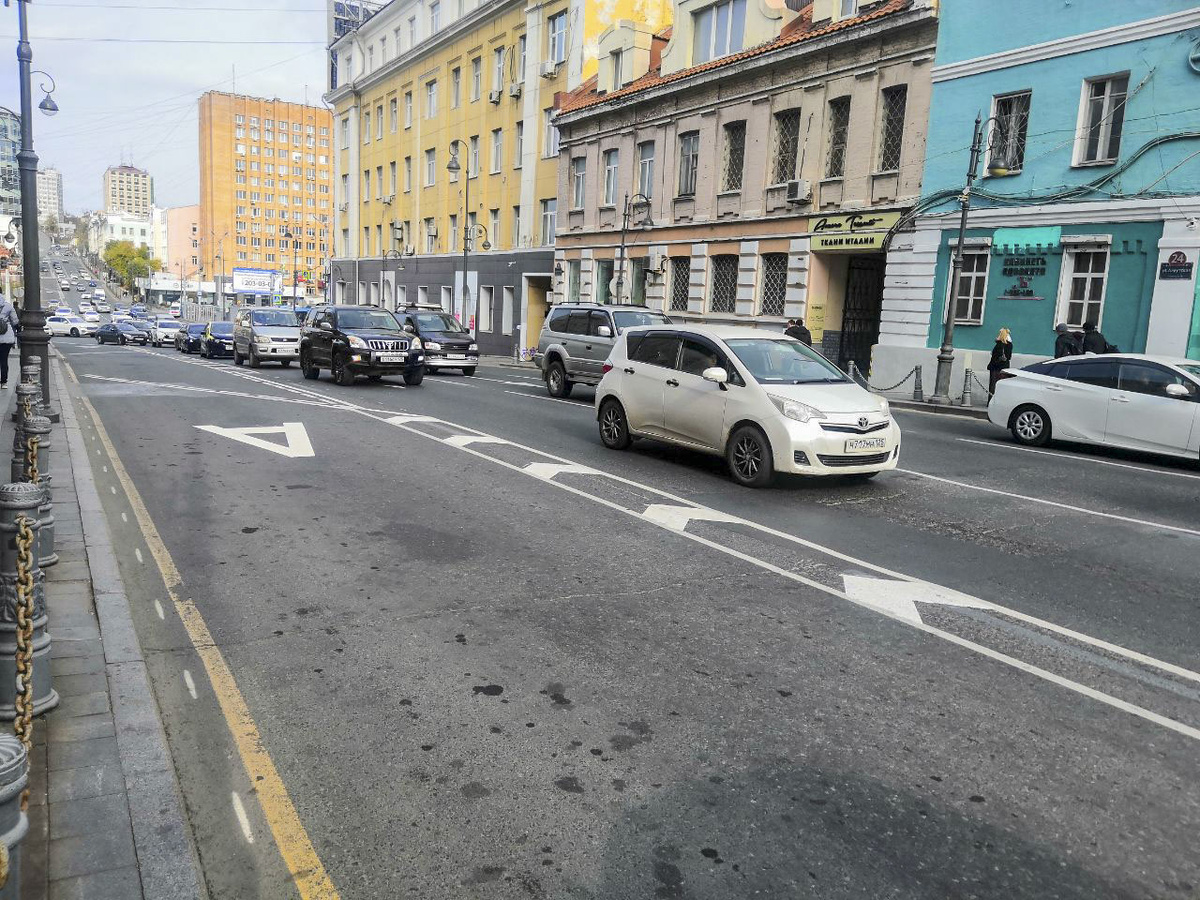 Предприниматели не торопятся менять вывески.  Фото: Фото: ФедералПресс / Анна Миронова