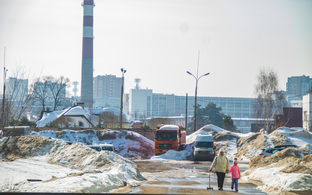    Главные новости Ижевска на утро 25 марта: жалобы на красный снег и вырубка деревьев