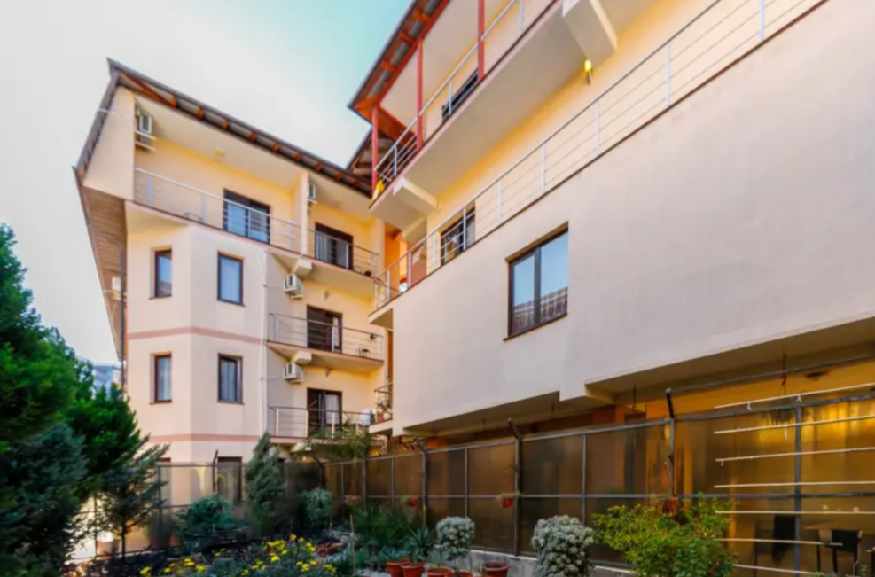 Честный обзор и отзыв гостевого дома Инесса в Центральном Адлере