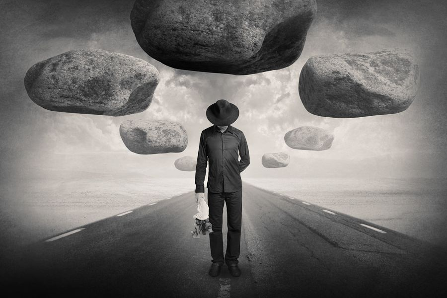 Смыслы жизни иногда бывают странными и тяжелыми, как камни...