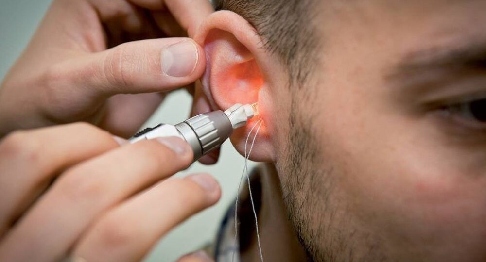 Почему шумит в голове и как вернуть тишину в ушах