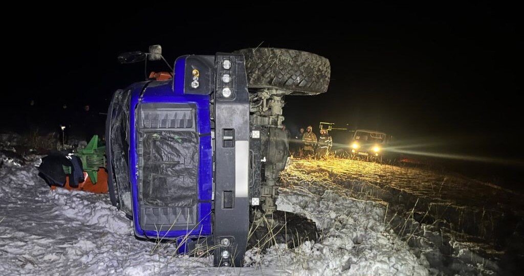 «Урал» слетел с трассы и перевернулся в Забайкалье - погиб пассажир
