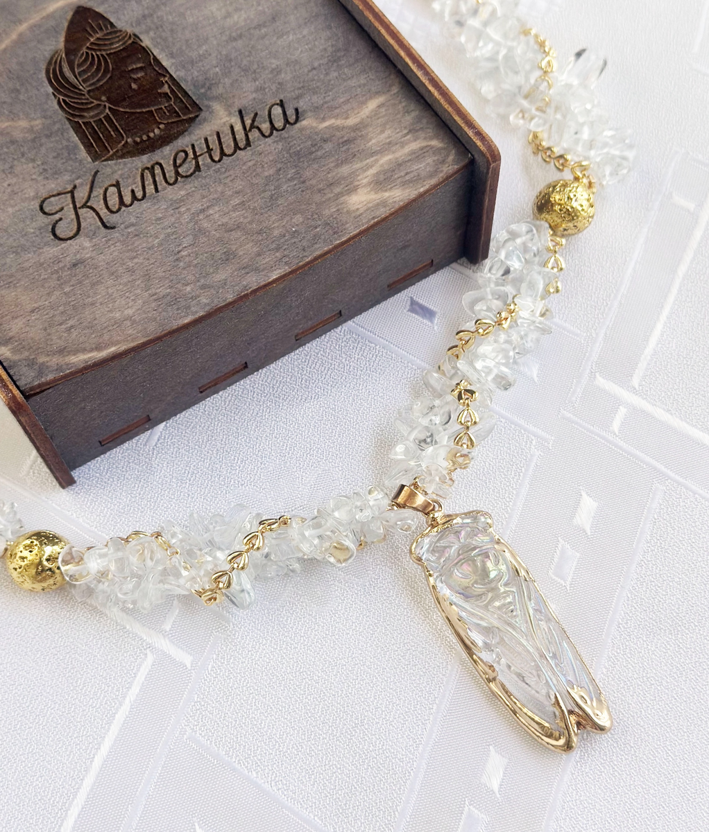 Колье с хрустальной цикадой