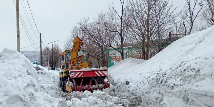 Иногда кажется, что снег на Камчатке никогда не закончится / канал администрации Петропавловска-Камчатского в Мах