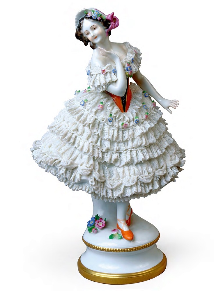 Коломбина в балете "Карнавал". Скульптурная композиция из серии "Русские балеты". Фарфоровая мануфактура Aelteste Volkstedter Porzellanfabrik AG, Германия, Тюрингия, 1912-1945
