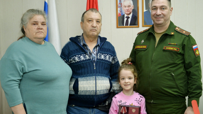 В Приозерске семье погибшего участника СВО передали орден Мужества