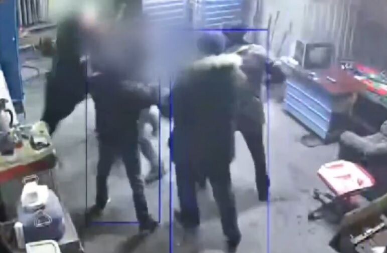 Банду, вымогавшую годами деньги у коммерсантов, задержали в Забайкалье