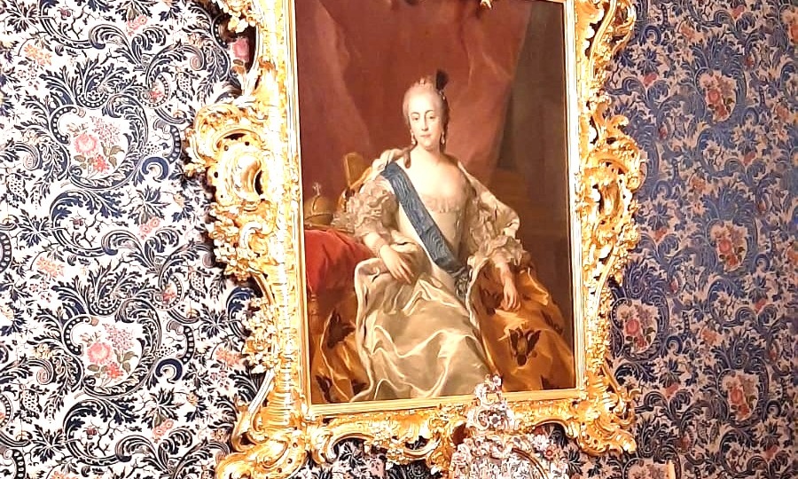 Продолжение экскурсии по Петергофскому дворцу: женская половина