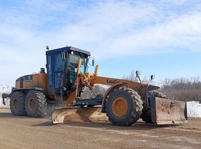    В Оренбуржье начали приводить в порядок дороги после зимы Оренбуржье