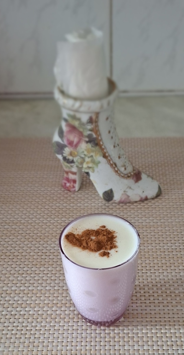 Стакан кефира  с корицей