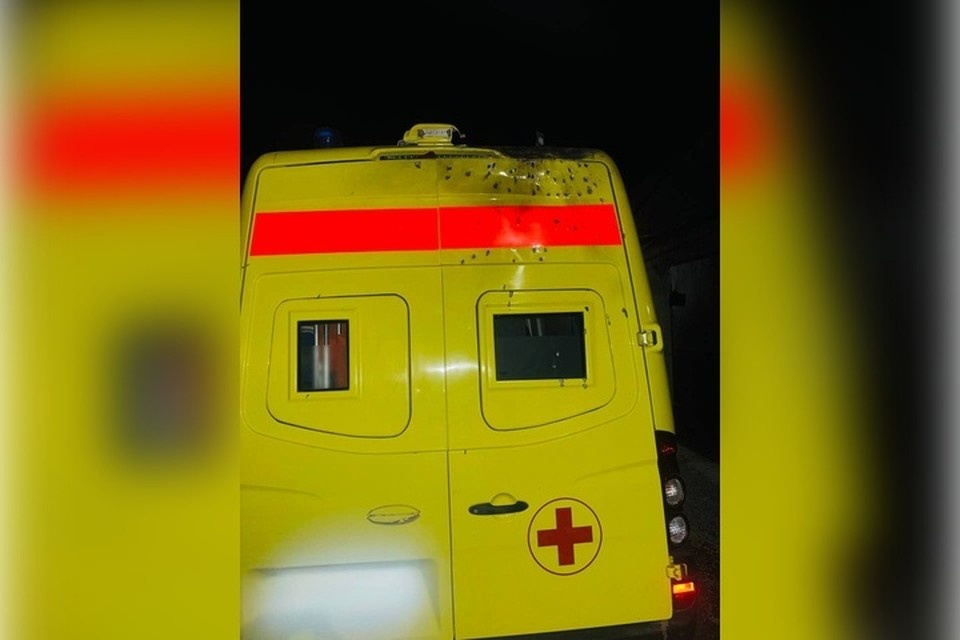    Машину "скорой" постараются отремонтировать после удара дрона ВСУ. Фото: тг-канал Сергея Черевко