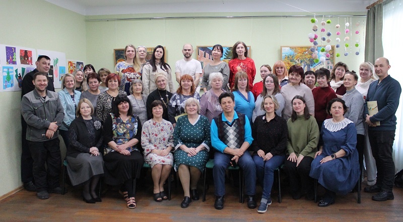    Какой бы год не объявляли в нашей стране, коллектив художественной школы всегда «в деле». В Год педагога и наставника, народного искусства и нематериального культурного наследия народов, семьи, единства народов России. «Потому что мы – универсальные», - говорят сотрудники «Весны»