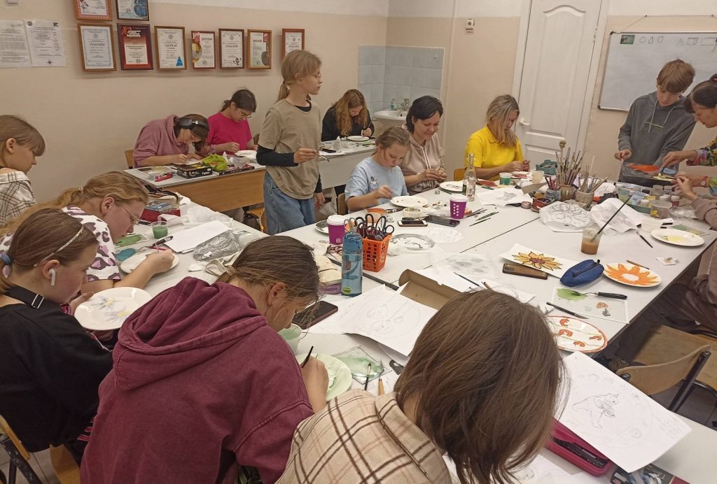    В профильной смене «Керама-Бердь» приняло участие более 50 юных керамистов из Новосибирской области и Красноярского края