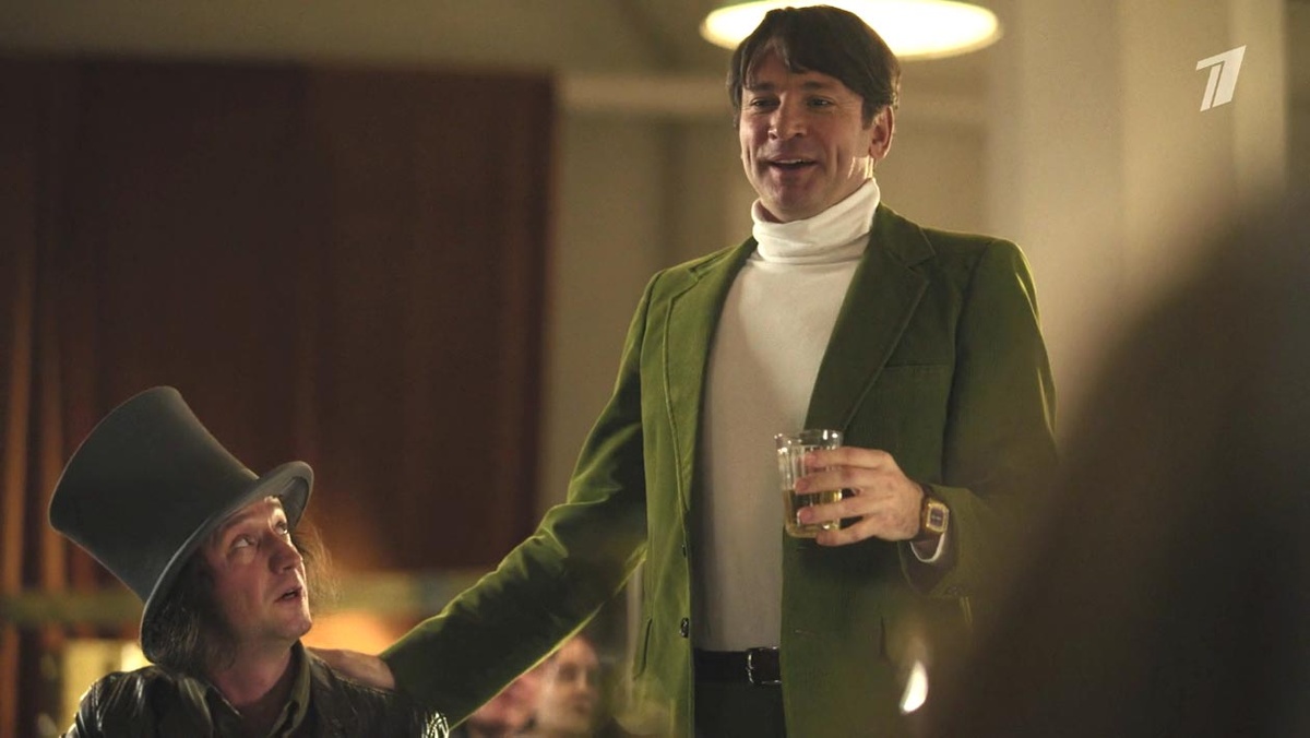 Казанова поспешил со своим тостом и остановил исполнителя, видимо испугался, что этот поклонник Цоя не выдержит и исполнит ещё не написанную «Бошетунмай».