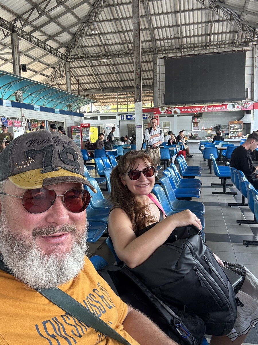 Ждем посадку в автобус на Северном автовокзале