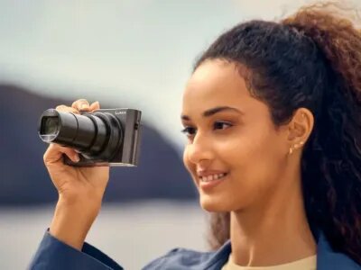    Panasonic представила компактную камеру Lumix ZS300 с оптическим зумом 15x