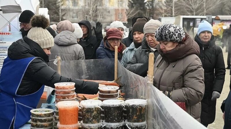    Продовольственная ярмарка в Барнауле. Мэрия Барнаула