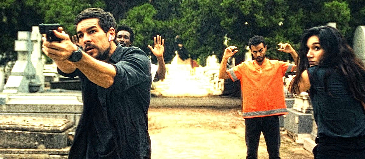 "- Где ты был, дорогой? - На кладбище. - А что, кто-то умер? - Ты не поверишь, дорогая: там ВСЕ умерли!" © Бородатый анекдот