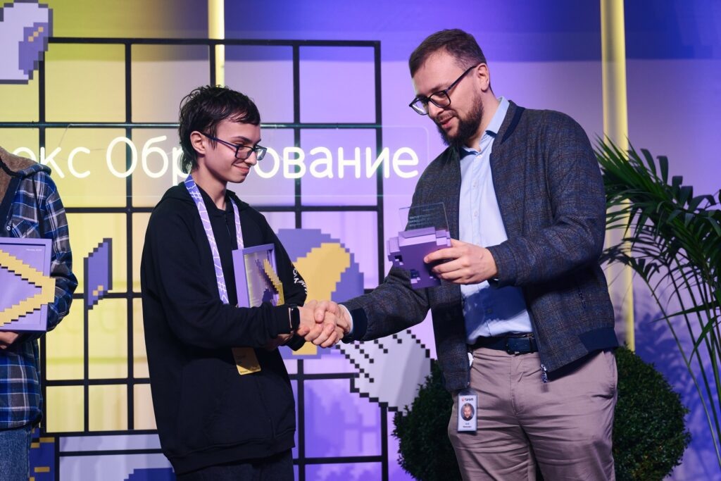    Внешняя пресс-служба Яндекс Учебника