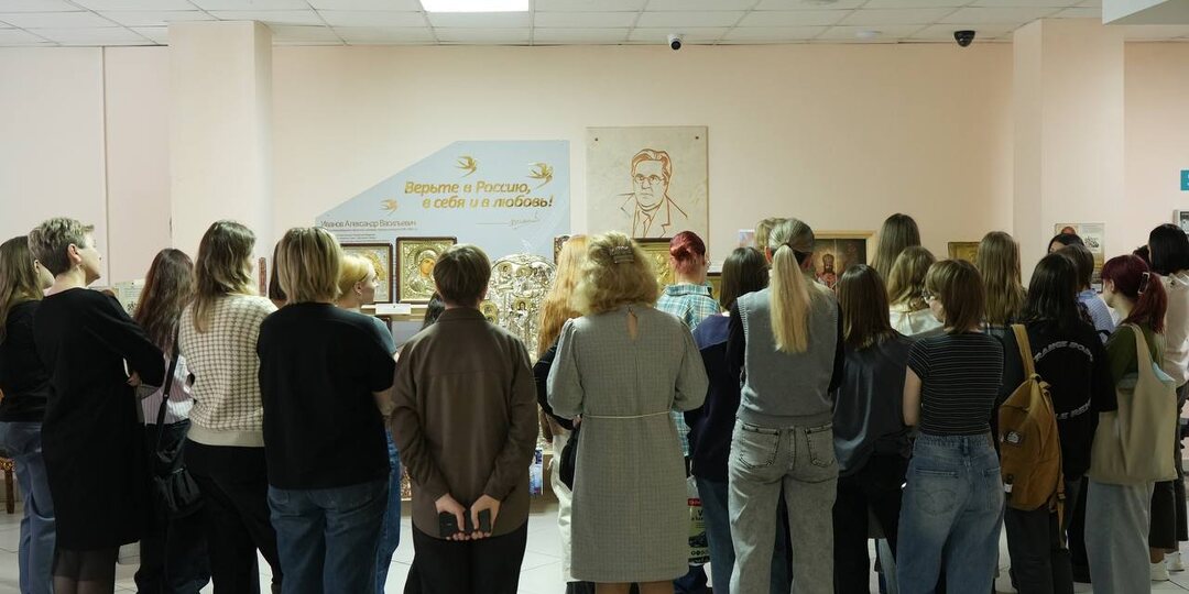 Поврежденные иконы из ЛНР обретают новую жизнь в руках новосибирских мастеров