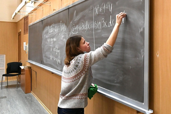 Большая нагрузка на учителей прикрывает масштабы проблем в региональном образовании