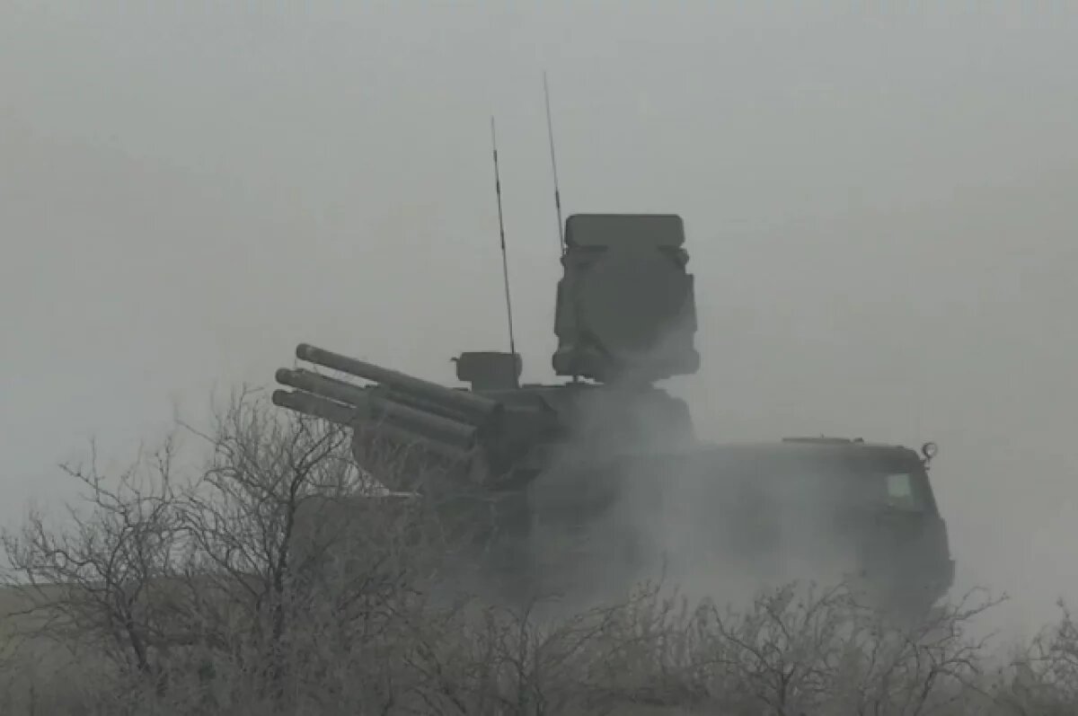    В Кронштадте силами ПВО отражена атака БПЛА