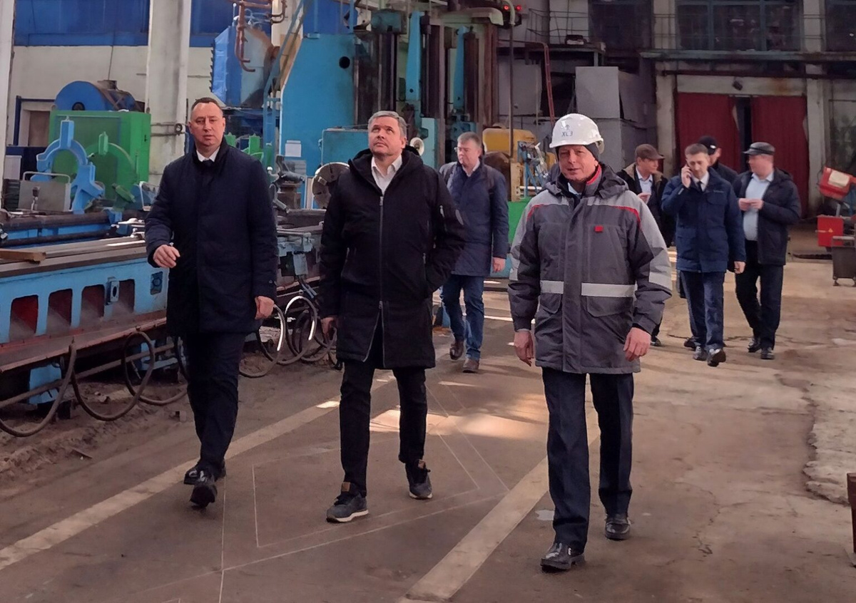 На ХСЗ обсудили ход строительства судов для перевозок по Амуру / Фото: "Хабаровский судостроительный завод", ОАО  📷
