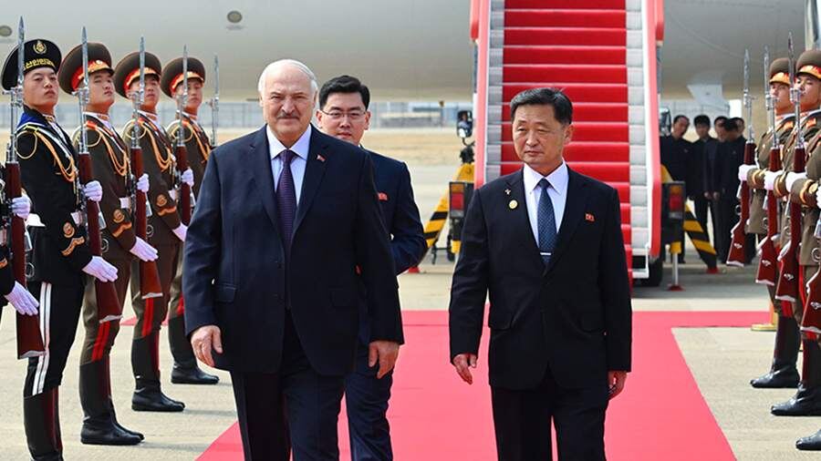 Лукашенко прибыл в Пхеньян для подписания договора о дружбе с КНДР