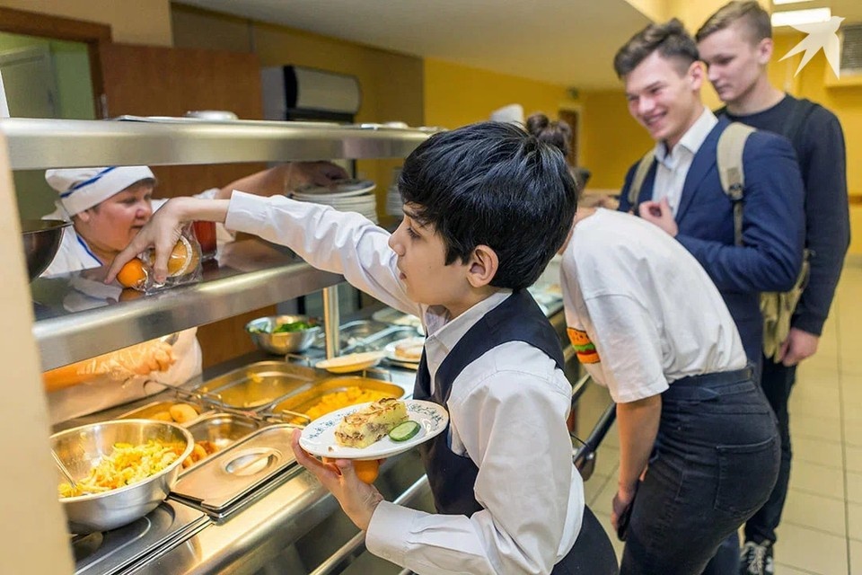    Наггетсы с соусом и котлета в форме сердца появятся в меню у школьников Минска. Снимок носит иллюстративный характер. Олег ЗОЛОТО