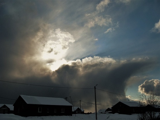 Фотографии Татьяны Немшановой разных лет. Таёжное село Саранпауль. Март рядом. Крайний Север Западная Сибирь Приполярный Урал Зауралье ХМАО Югра. Весенние тучи.
