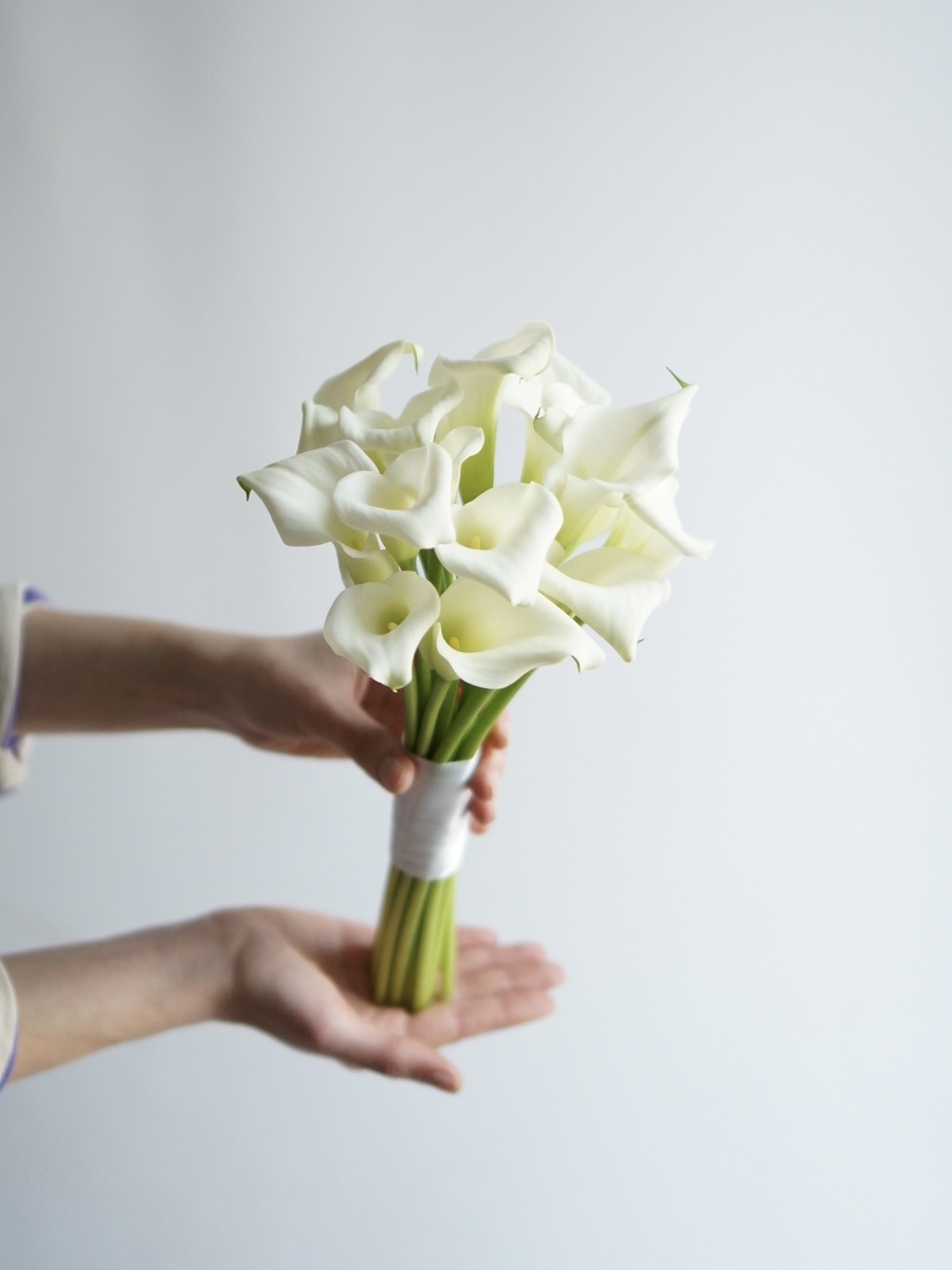 Свадебный моно букет из калл 