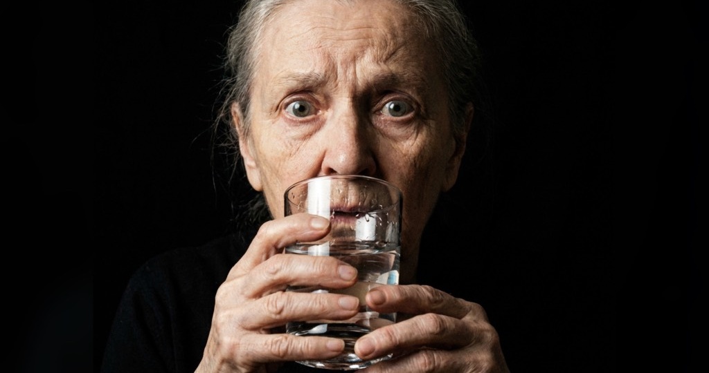 Пожилые люди, эти утренние ошибки украдут ваше здоровье в мгновение ока