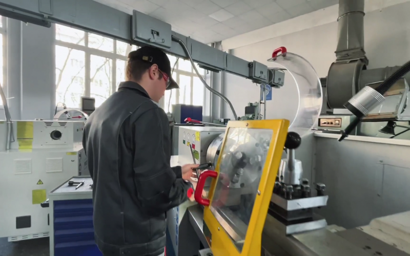    Скриншот видео в группе ВКонтакте Министерства образования и спорта РК